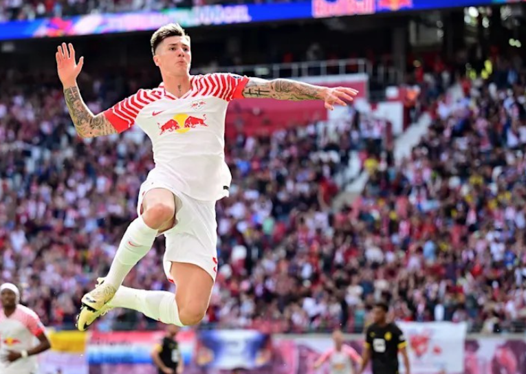 曼联绝杀富勒姆：卡里克剖析比赛背后的坚韧与信念