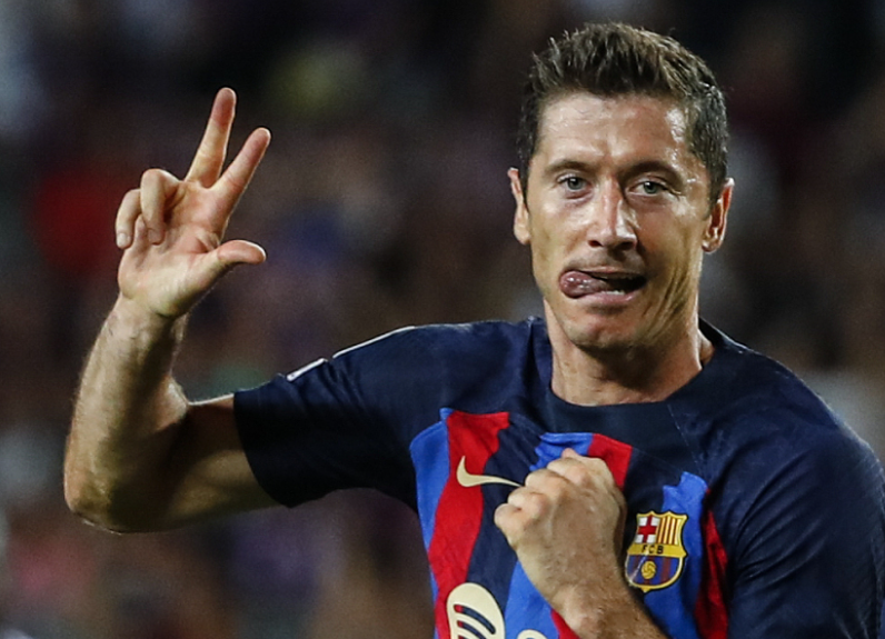 费内巴切求购莱万：报价博弈与球员诉求