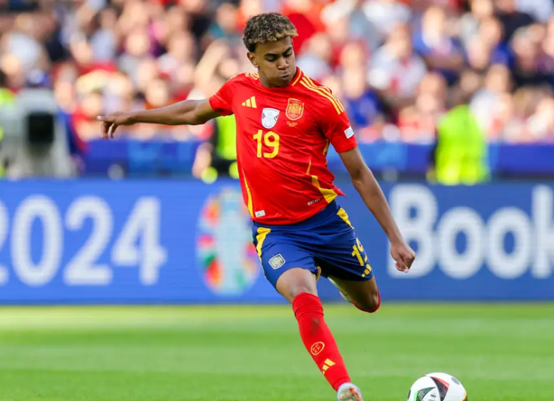 巴萨欧冠险胜法兰克福后：弗里克剖析赛场局势与未来目标