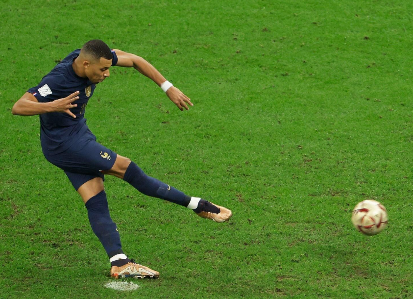 皇马对姆巴佩的使用策略:成绩与健康间的艰难权衡